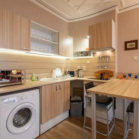 Feel - One Bedroom Next To Russian Square Daire *